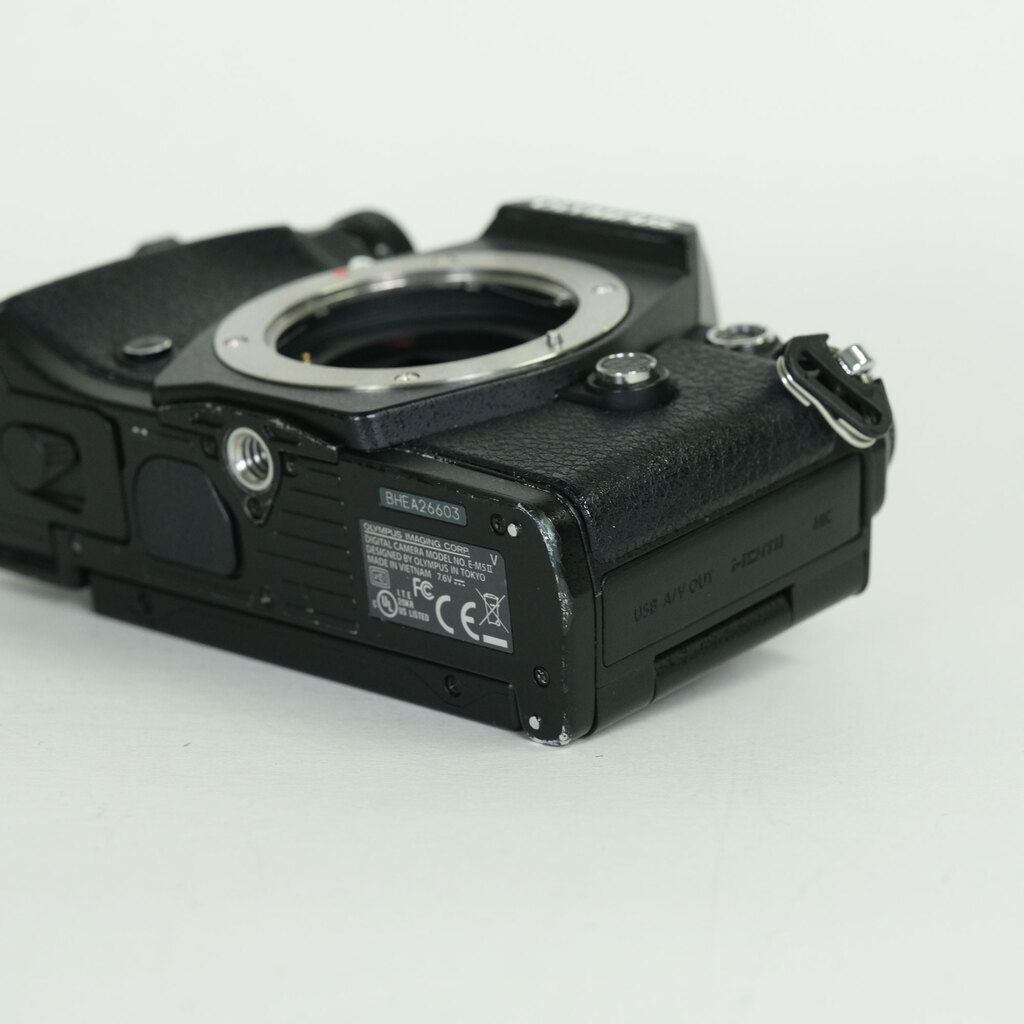 OLYMPUS OM-D E-M5 Mark II