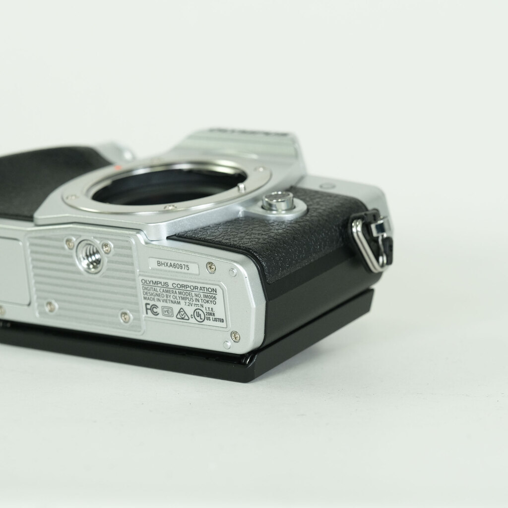 OLYMPUS OM-D E-M10 Mark III OLYMPUS OM-D E-M10 Mark III