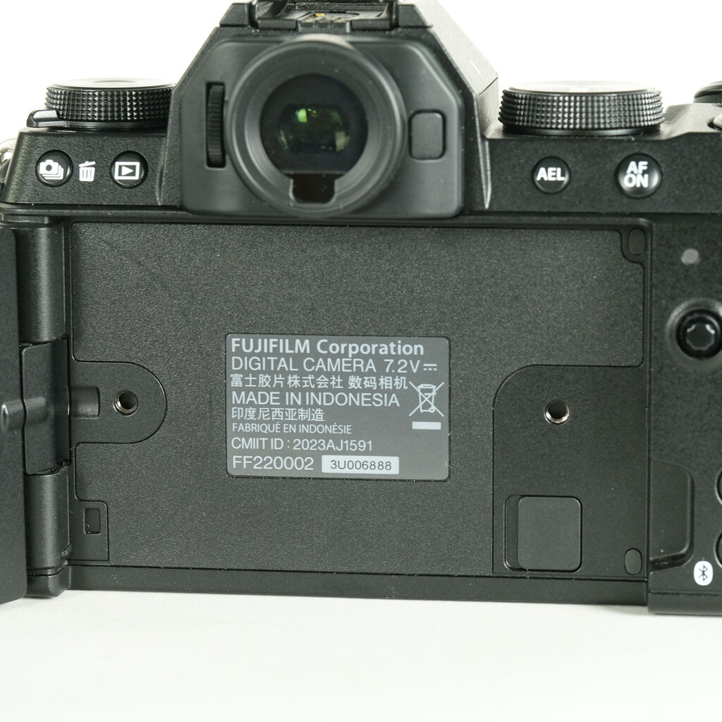 FUJIFILM X-S20