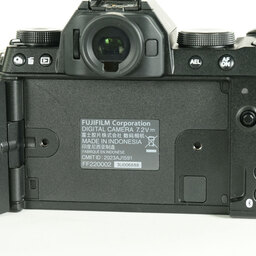 FUJIFILM X-S20