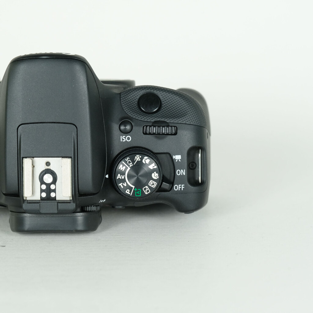 Canon EOS Kiss X7