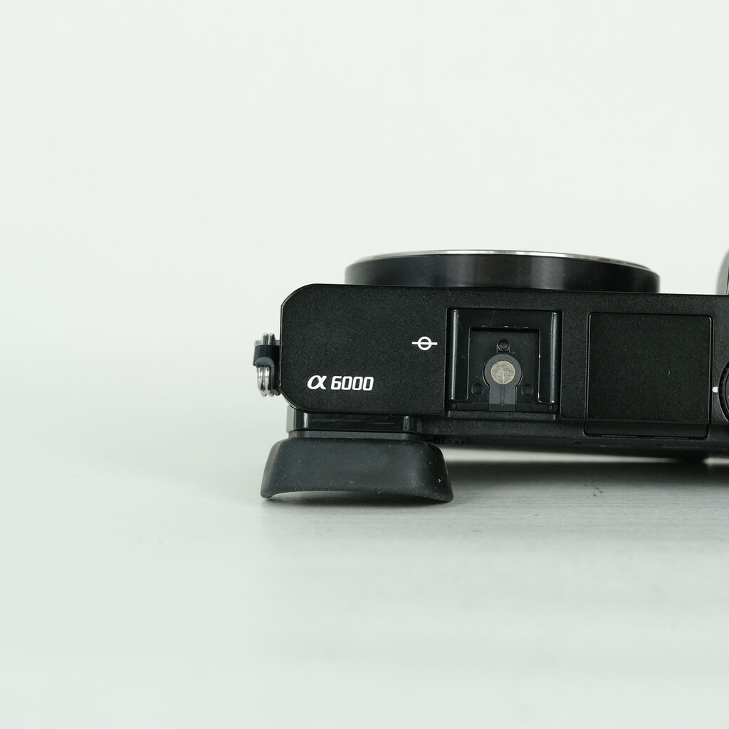 SONY α6000（ILCE-6000）の出品 | ONE SCENE（ワンシーン）