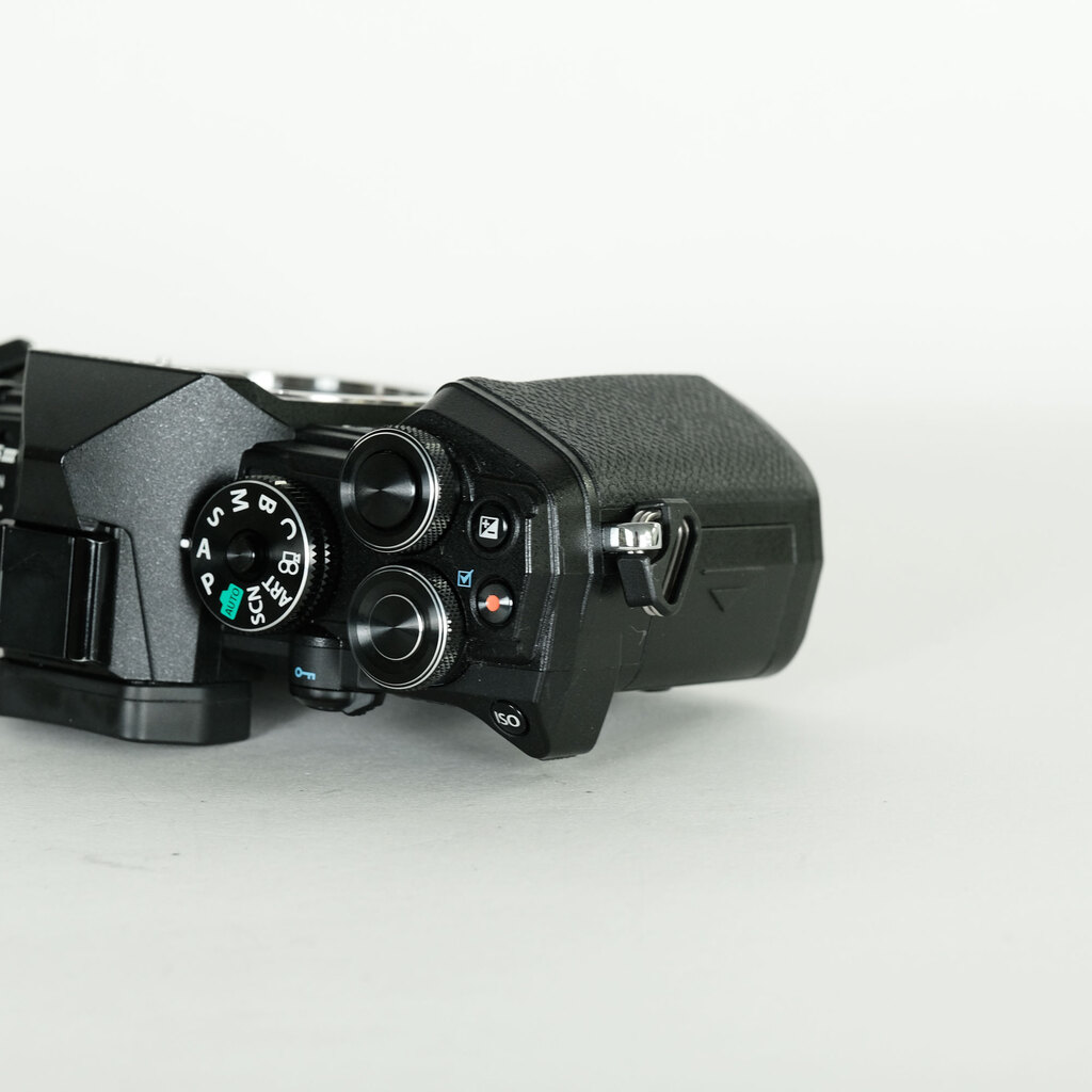 OLYMPUS OM-D E-M5 Mark III