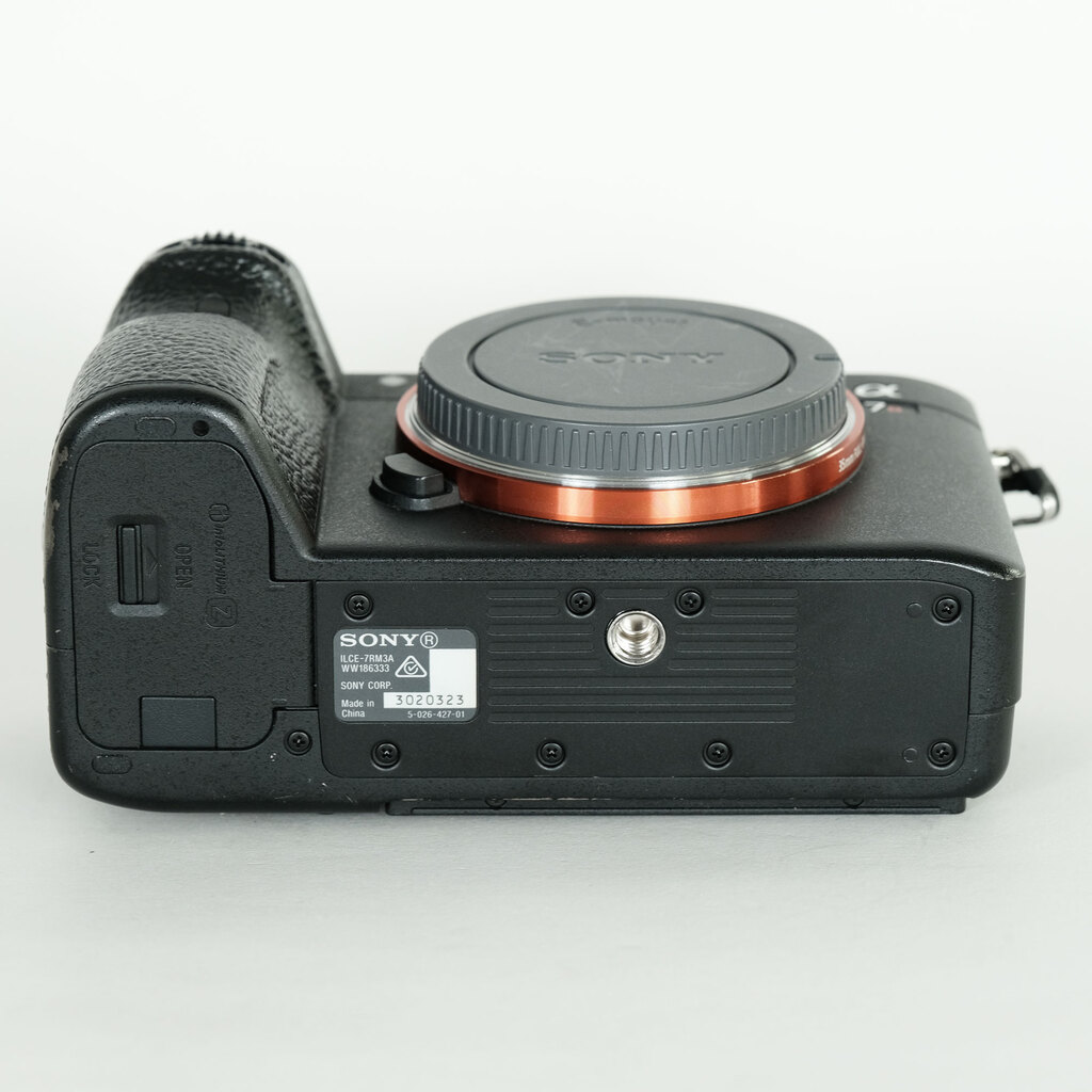 SONY α7RIII ボディ ILCE-7RM3A   【後期モデル 液晶下部にSONYロゴなし】