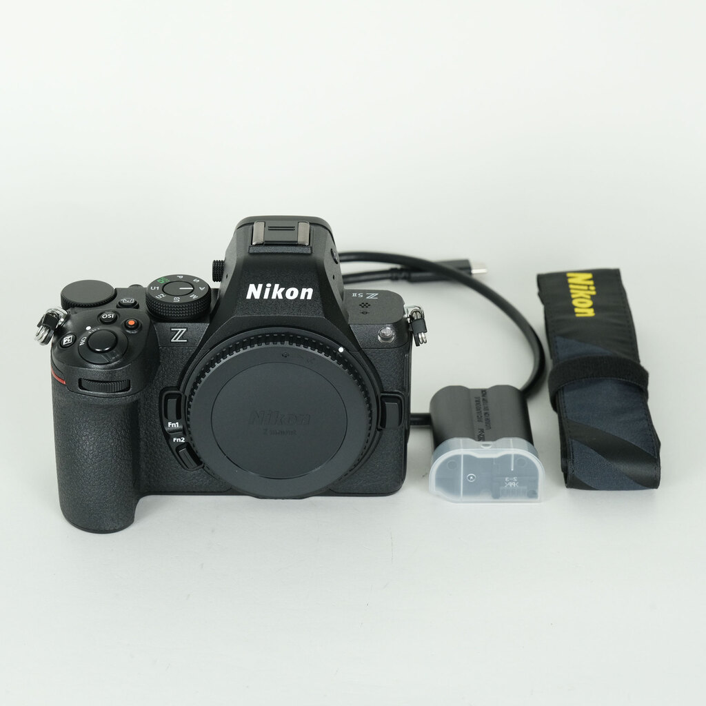 Nikon Z5II [�{�f�B]
