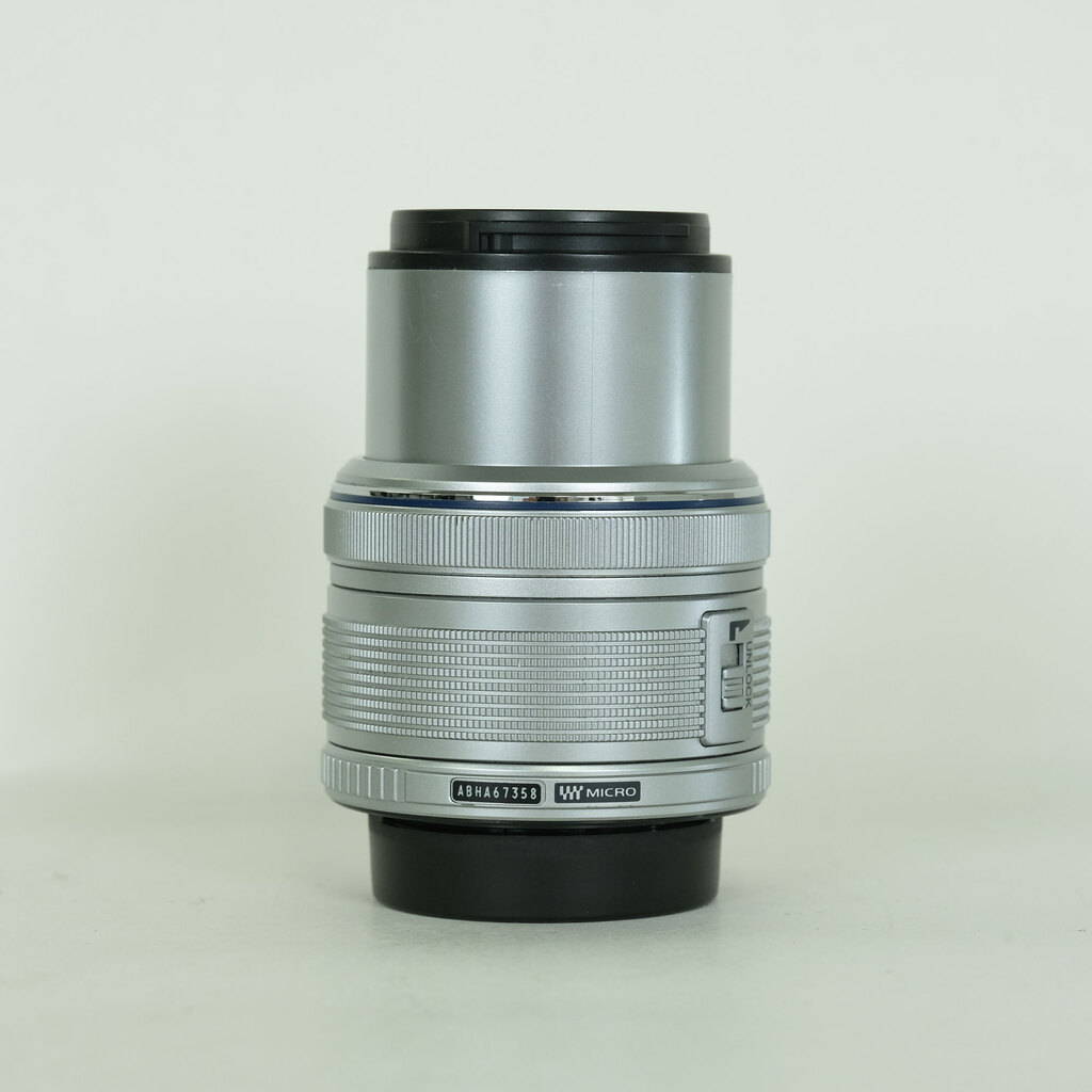 OLYMPUS M.ZUIKO DIGITAL 14-42mm F3.5-5.6IIR シルバー