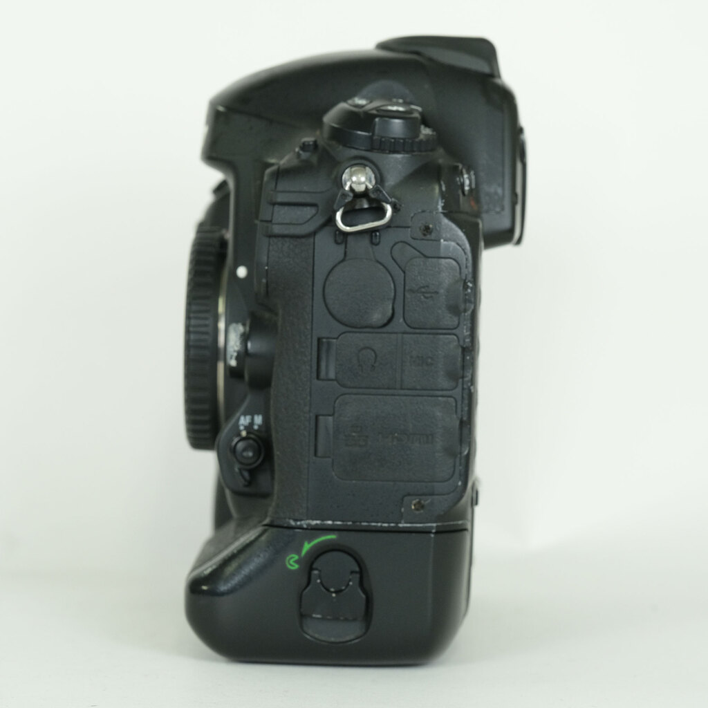 Nikon D4Sの出品 | ONE SCENE（ワンシーン）
