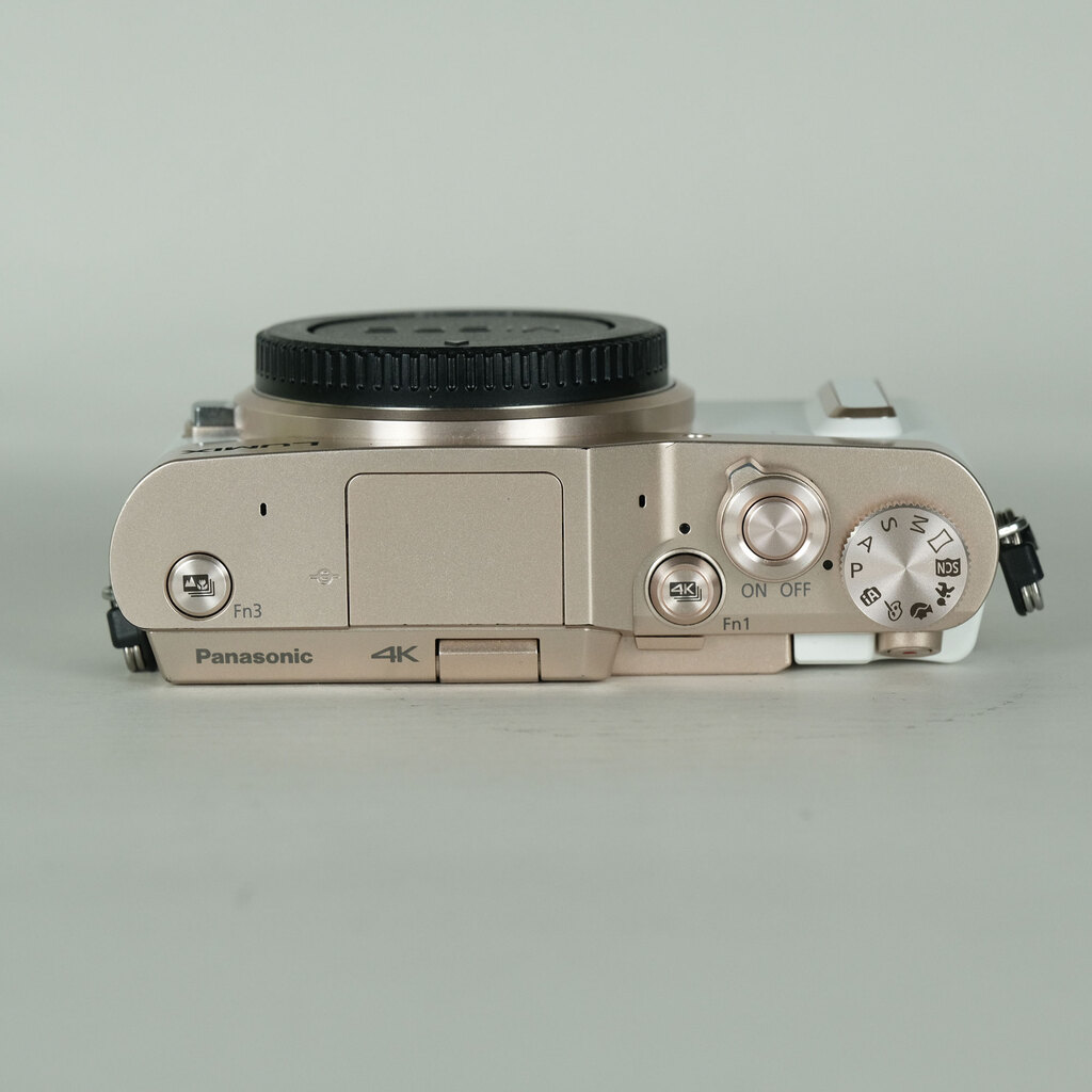 Panasonic LUMIX DC-GF10 ボディ ホワイトの出品 | ONE SCENE（ワン