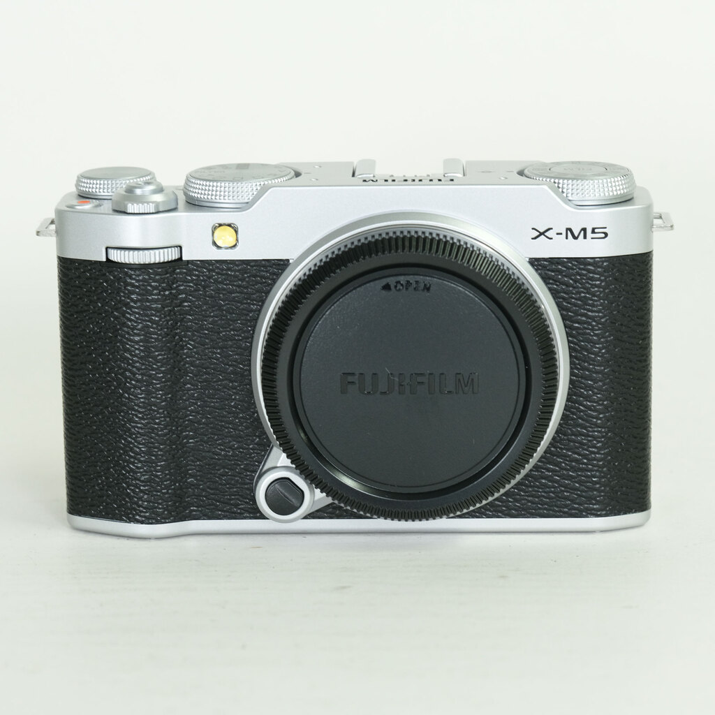 FUJIFILM X-M5