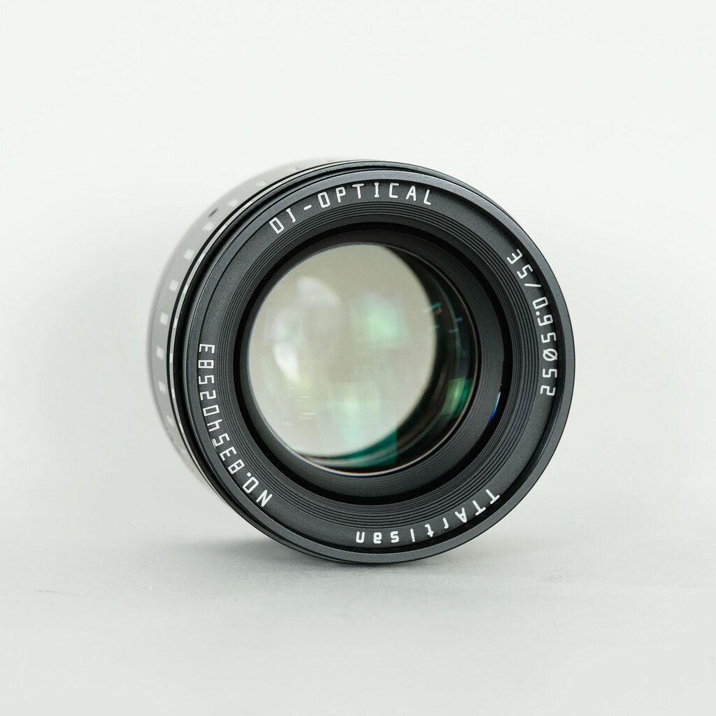 銘匠光学 TTArtisan 35mm F0.95 C (フジフイルムX用) ブラック×シルバー