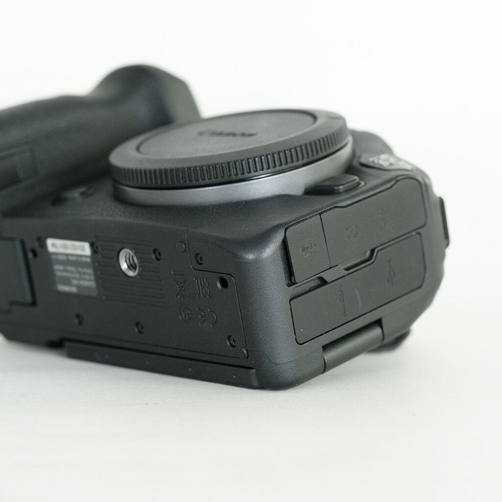 Canon EOS R6 Canon EOS R6