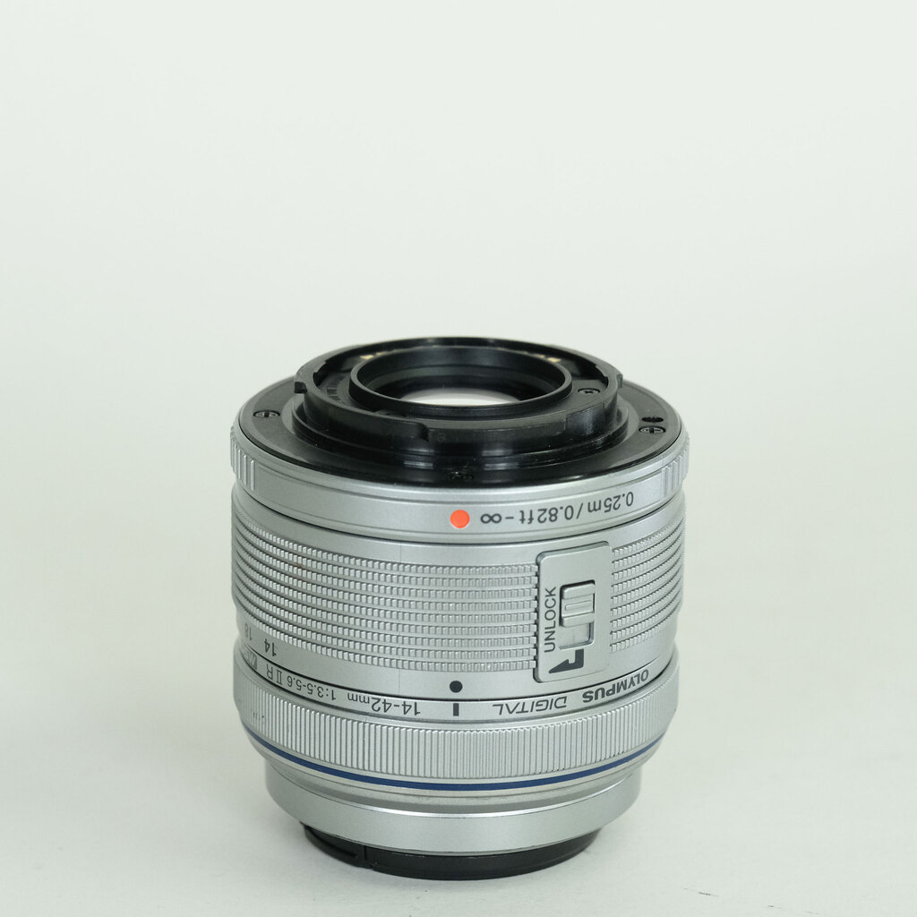 OLYMPUS M.ZUIKO DIGITAL 14-42mm F3.5-5.6IIR シルバー