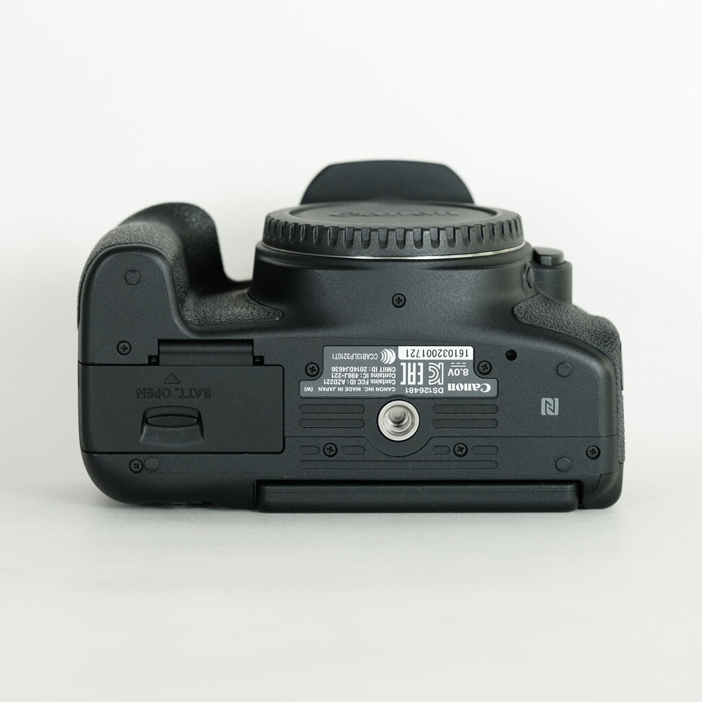 Canon EOS 8000D Canon EOS 8000D