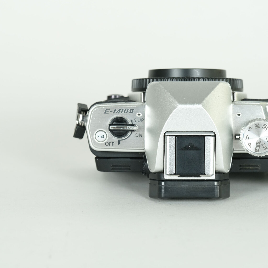 OLYMPUS OM-D E-M10 Mark II