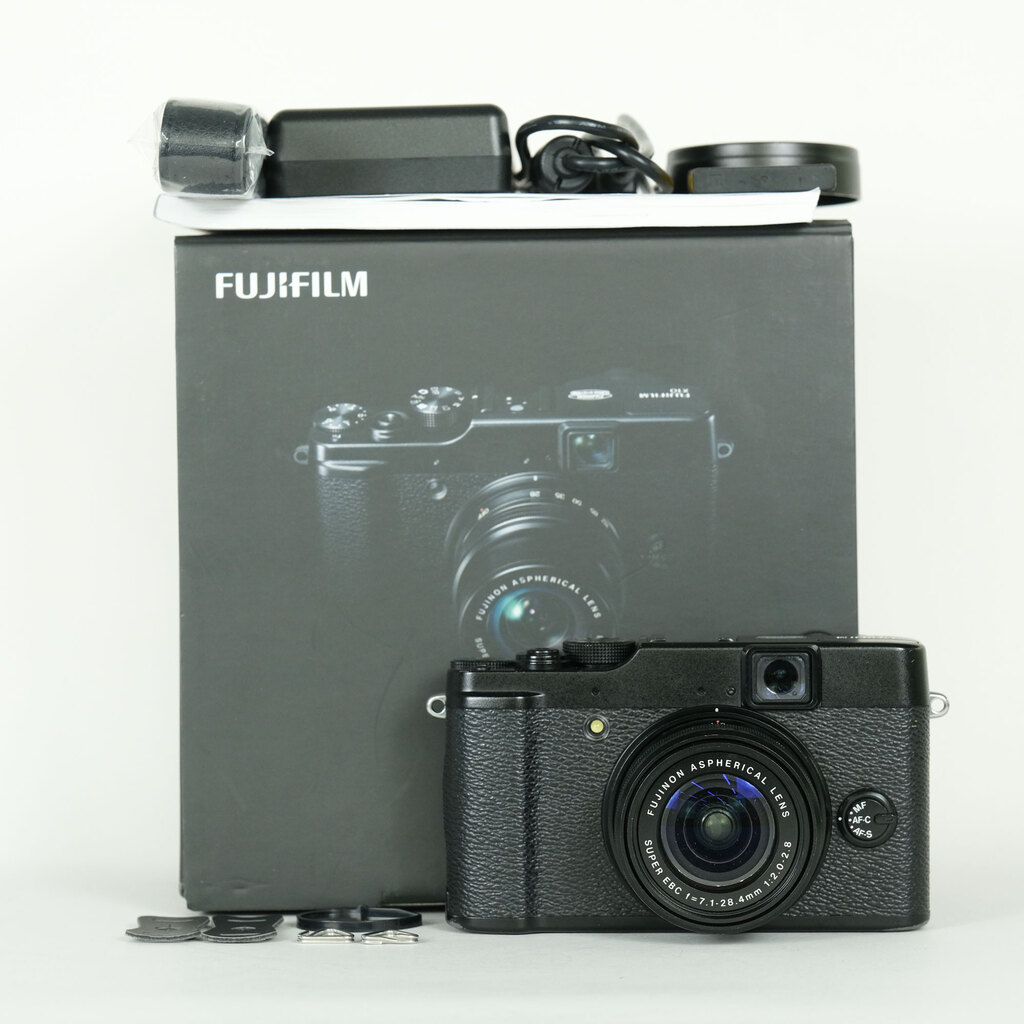 FUJIFILM X10 ブラックの出品 | ONE SCENE（ワンシーン）