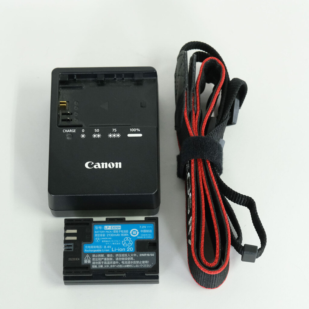 Canon EOS R7 Canon EOS R7