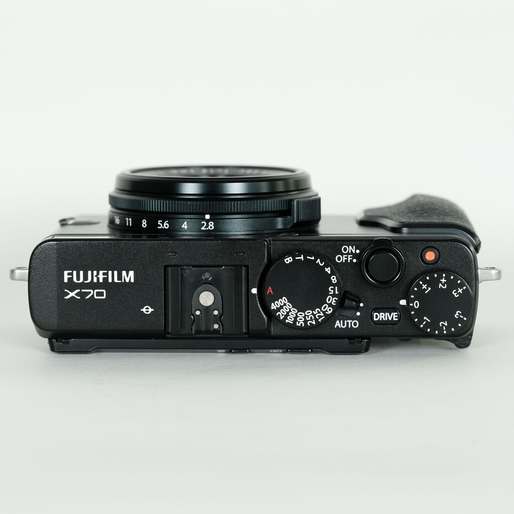 FUJIFILM X70 ブラック　動作品　【ワイコン付き】 FUJIFILM X70 ブラック 動作品 【ワイコン付き】