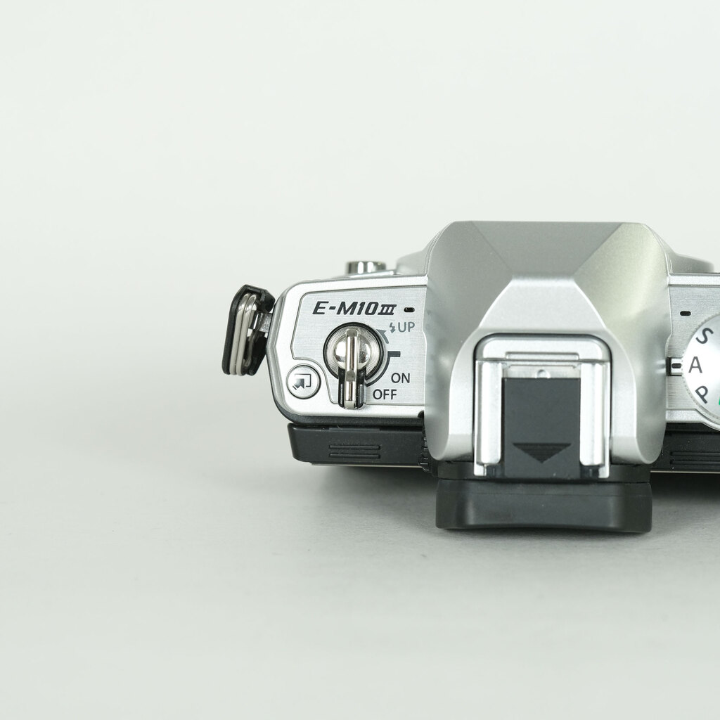 OLYMPUS OM-D E-M10 Mark III
