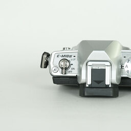 OLYMPUS OM-D E-M10 Mark III