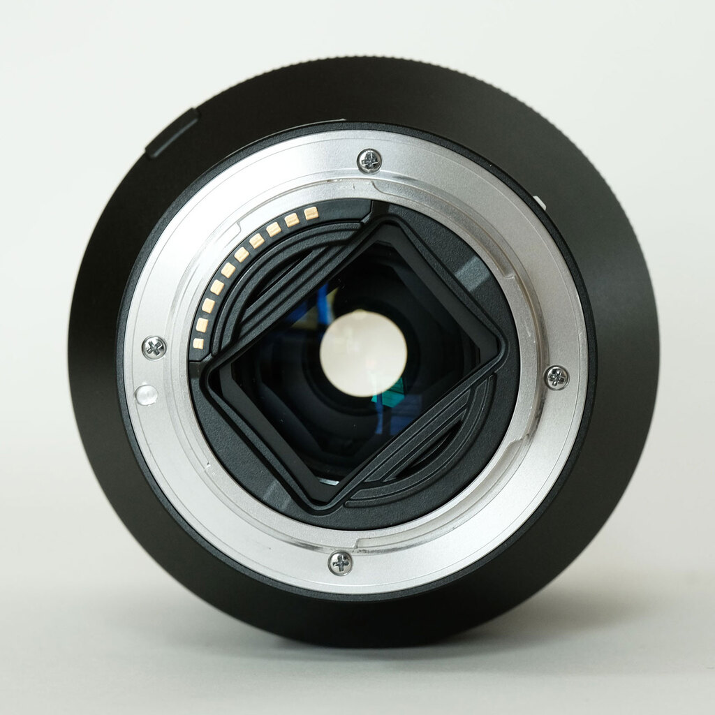 SONY FE 24-240mm F3.5-6.3 OSS SEL24240