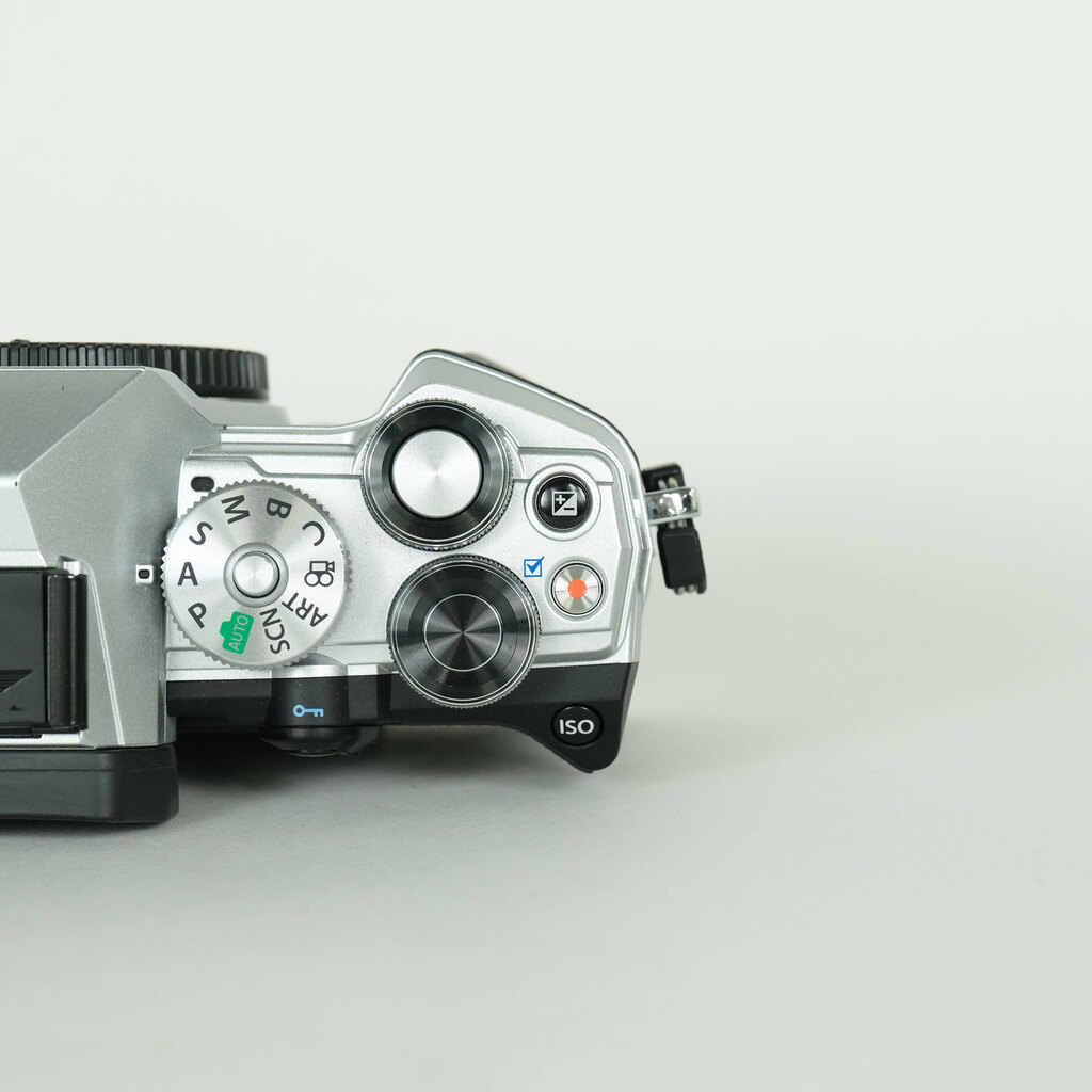 OLYMPUS OM-D E-M5 Mark IIIの出品 | ONE SCENE（ワンシーン）