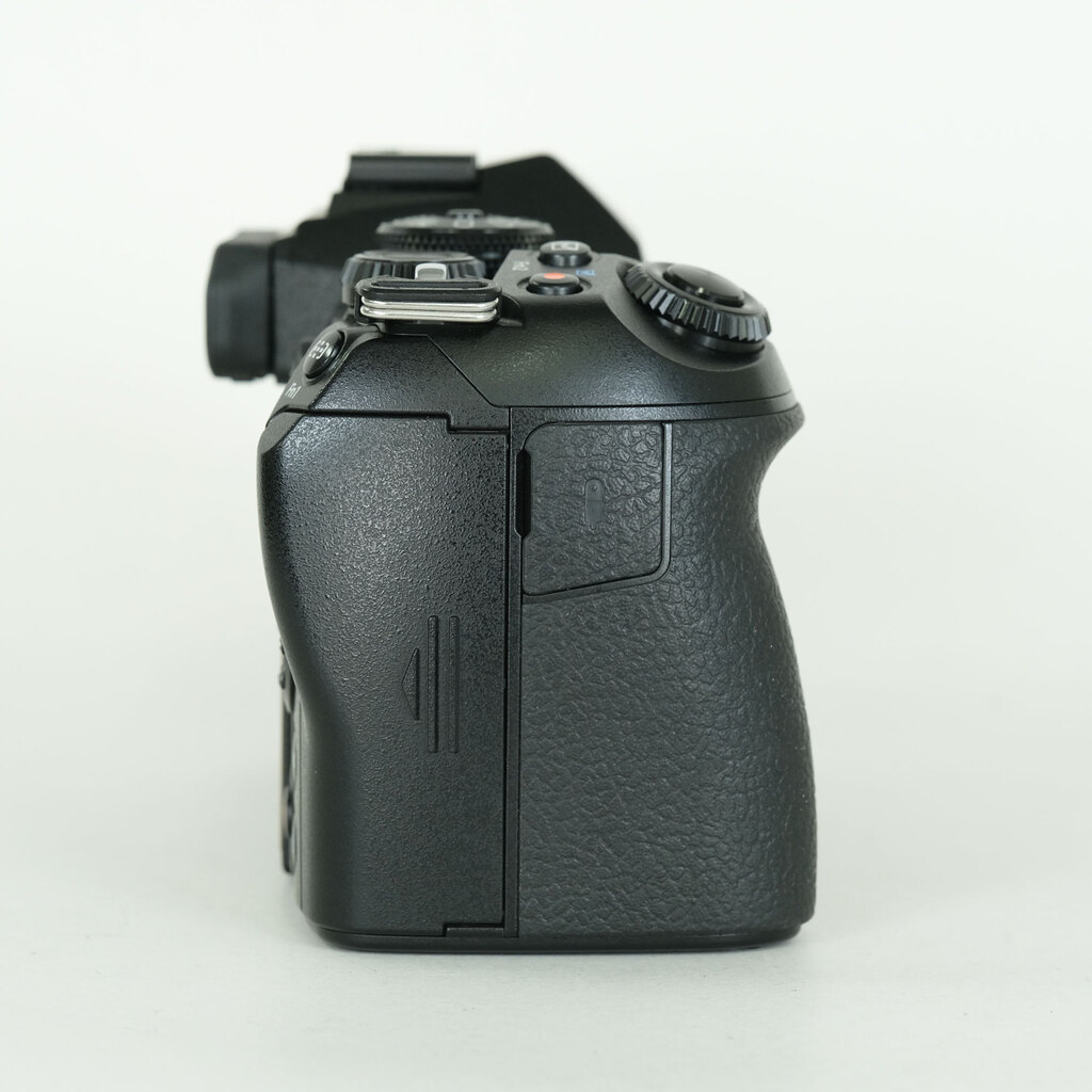 OLYMPUS OM-D E-M1 Mark II OLYMPUS OM-D E-M1 Mark II