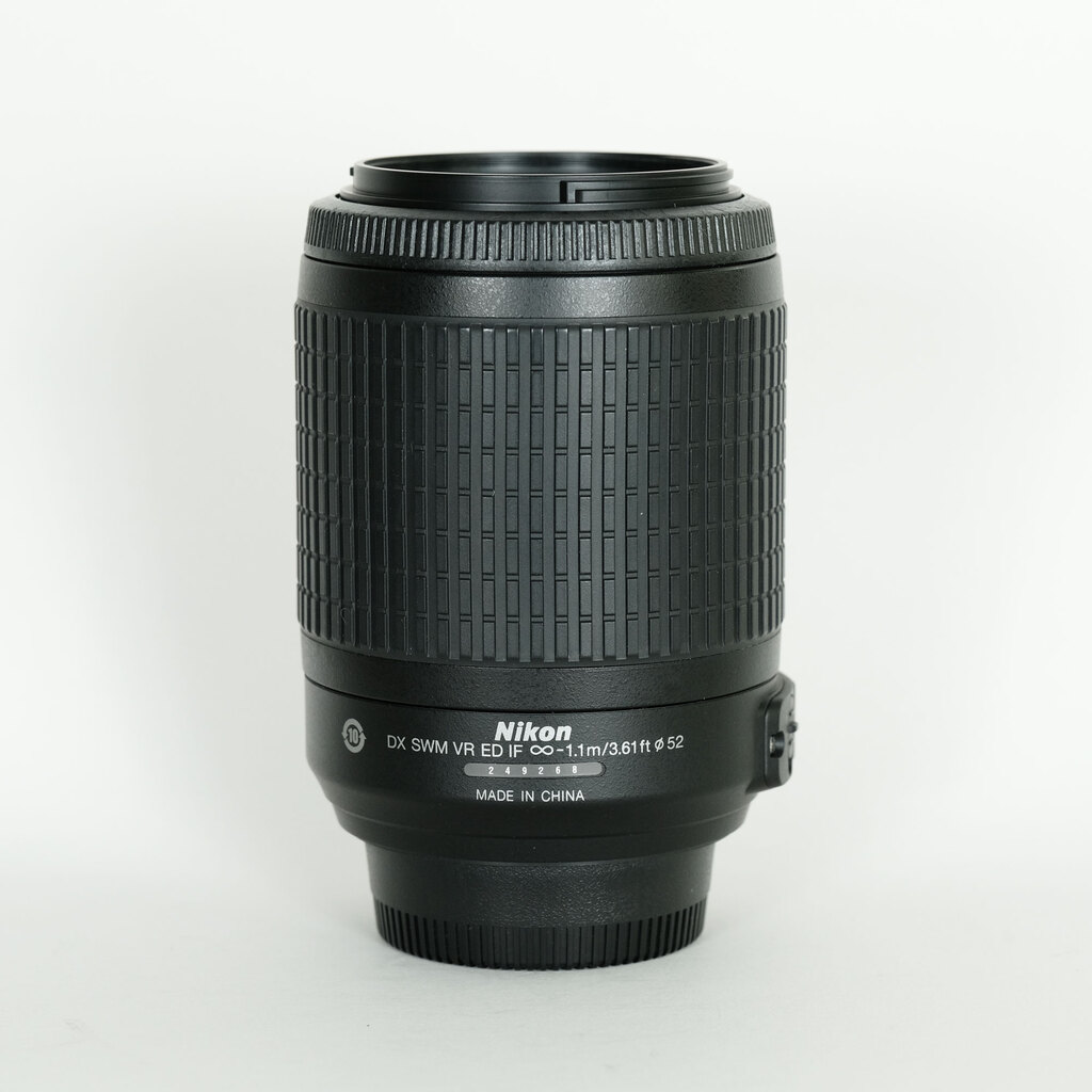 Nikon AF-S DX VR Zoom-Nikkor 55-200mm F4-5.6G IF-ED Nikon AF-S DX VR Zoom-Nikkor 55-200mm F4-5.6G IF-ED