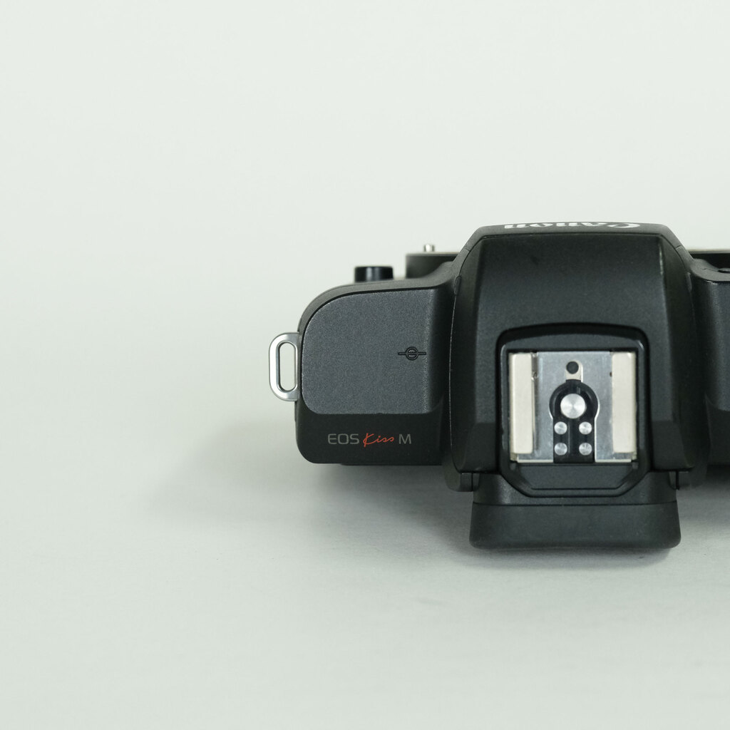 Canon EOS Kiss M Canon EOS Kiss M
