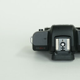 Canon EOS Kiss M Canon EOS Kiss M