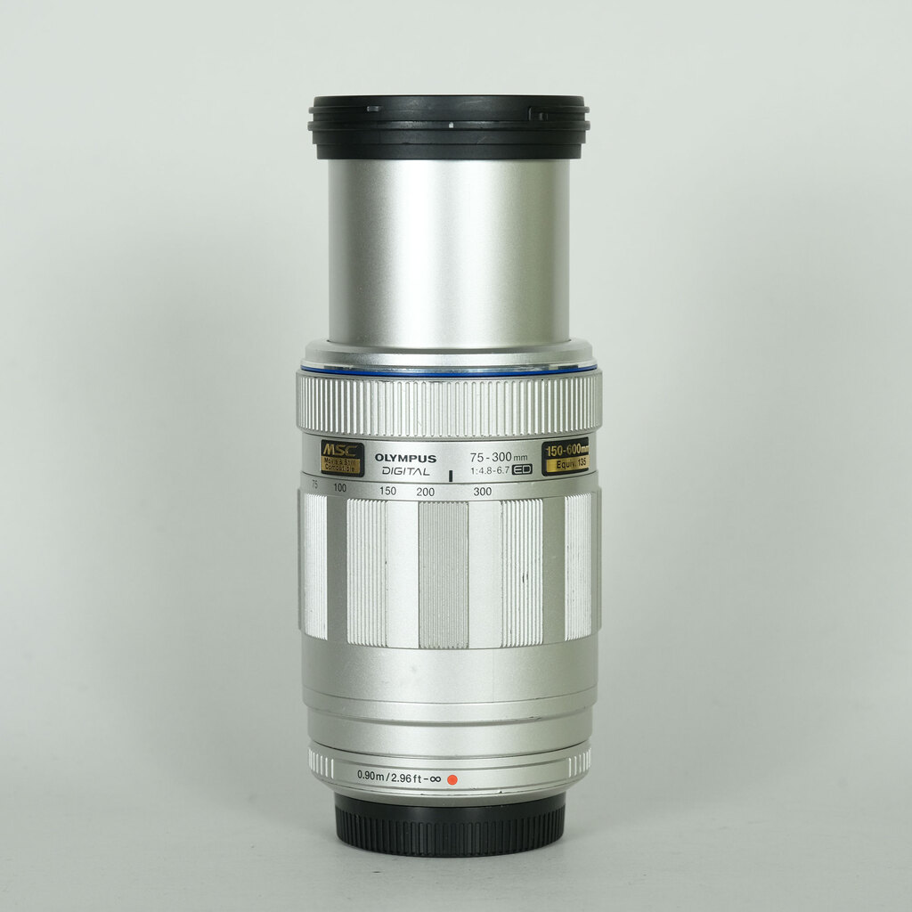 OLYMPUS M.ZUIKO ED75-300mm F4.8-6.7 シルバー