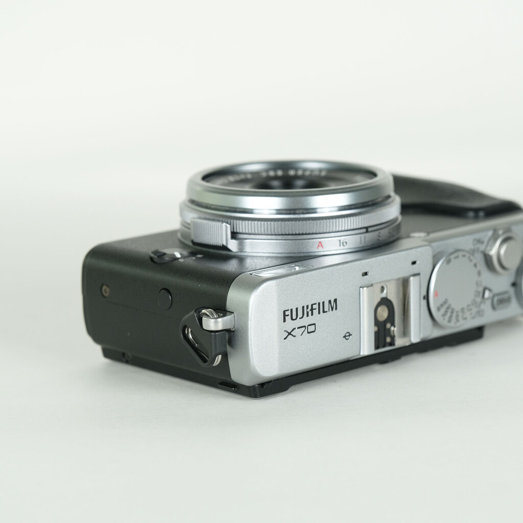 FUJIFILM X70 シルバー　本体のみ 動作未確認 FUJIFILM X70 シルバー 本体のみ 動作未確認 FUJIFILM X70 シルバー