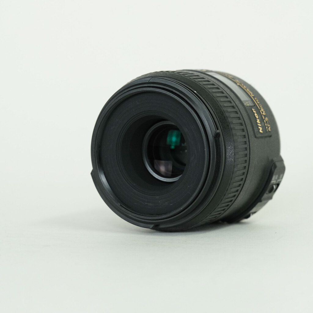 Nikon AF-S DX Micro NIKKOR 40mm f/2.8G Nikon AF-S DX Micro NIKKOR 40mm f/2.8G