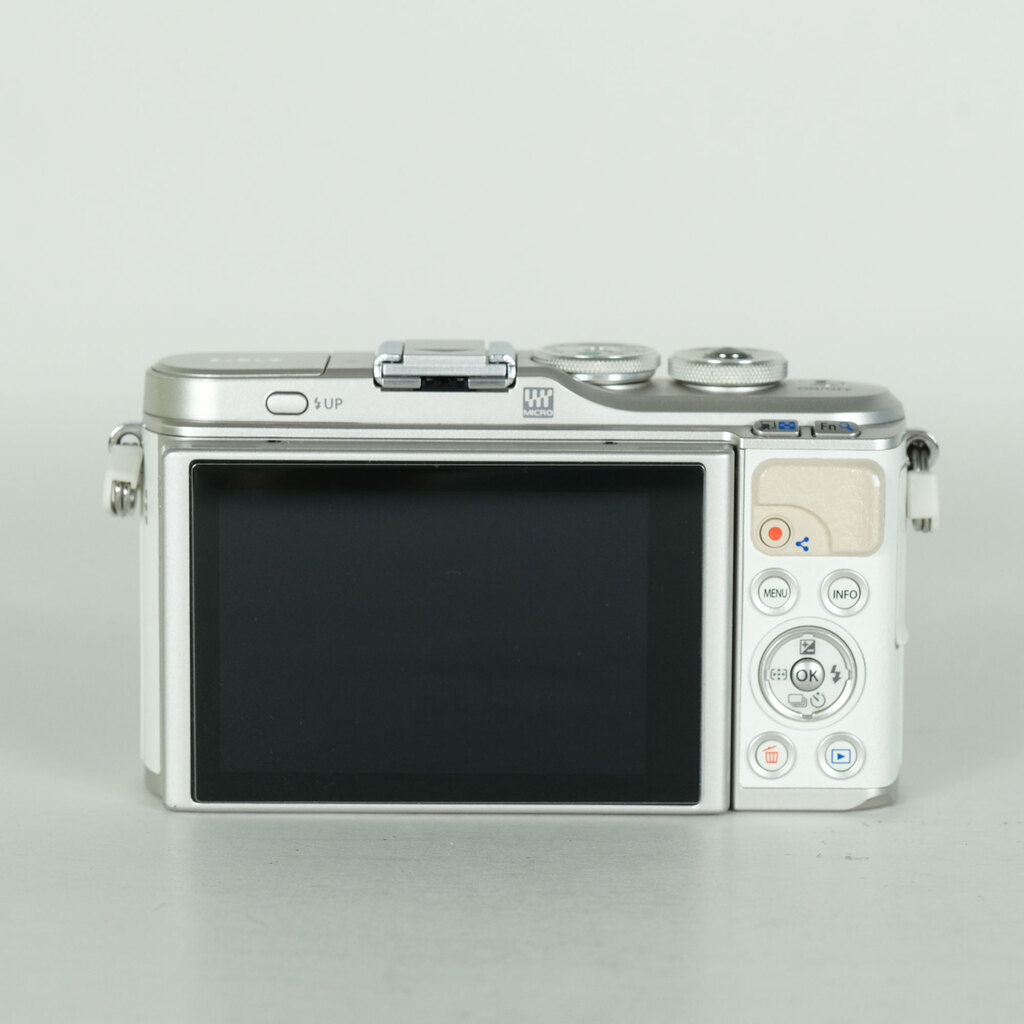 OLYMPUS PEN E-PL9