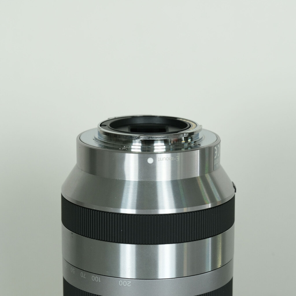 SONY E18-200mm F3.5-6.3 OSS SEL18200