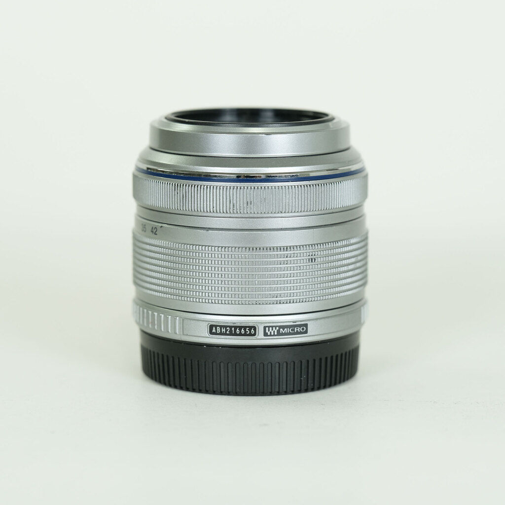 OLYMPUS M.ZUIKO DIGITAL 14-42mm F3.5-5.6IIR シルバー