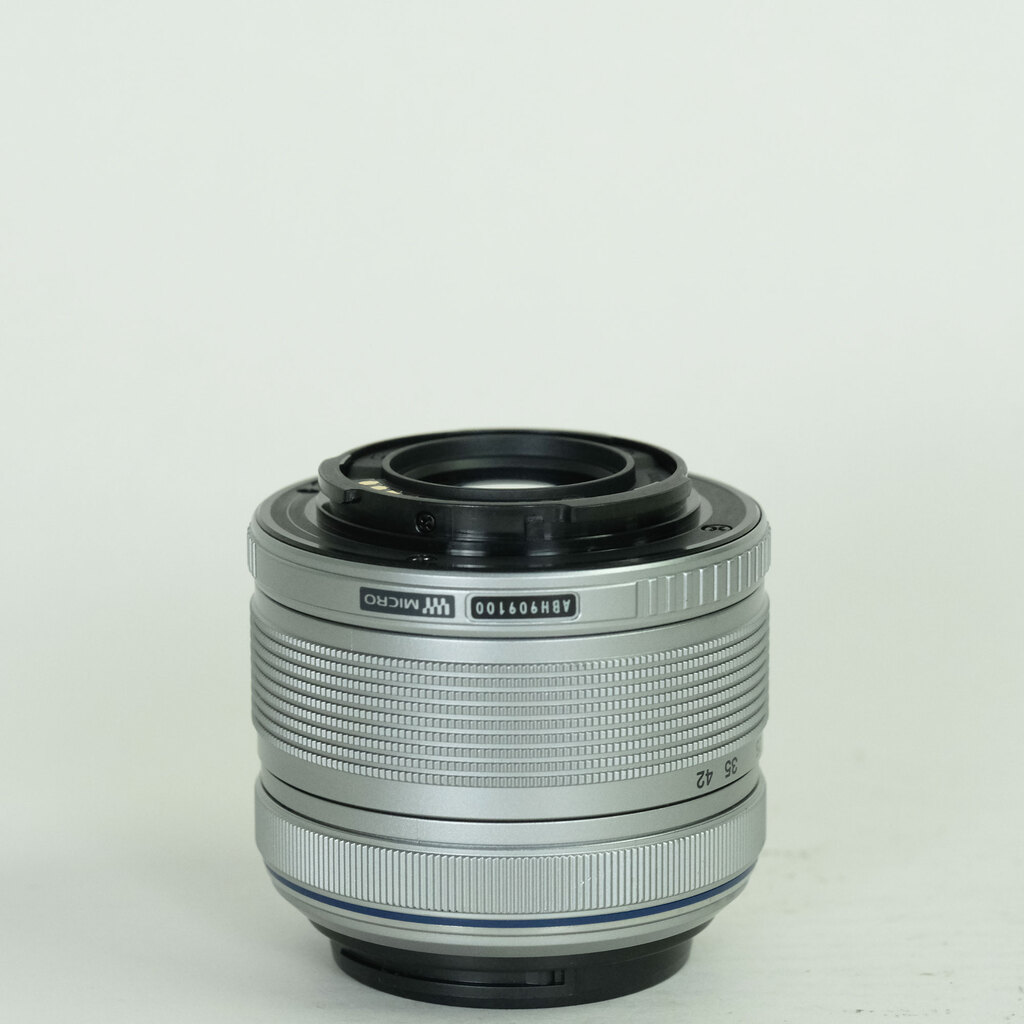 OLYMPUS M.ZUIKO DIGITAL 14-42mm F3.5-5.6IIR シルバー