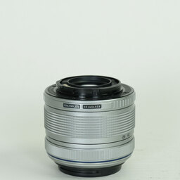 OLYMPUS M.ZUIKO DIGITAL 14-42mm F3.5-5.6IIR シルバー