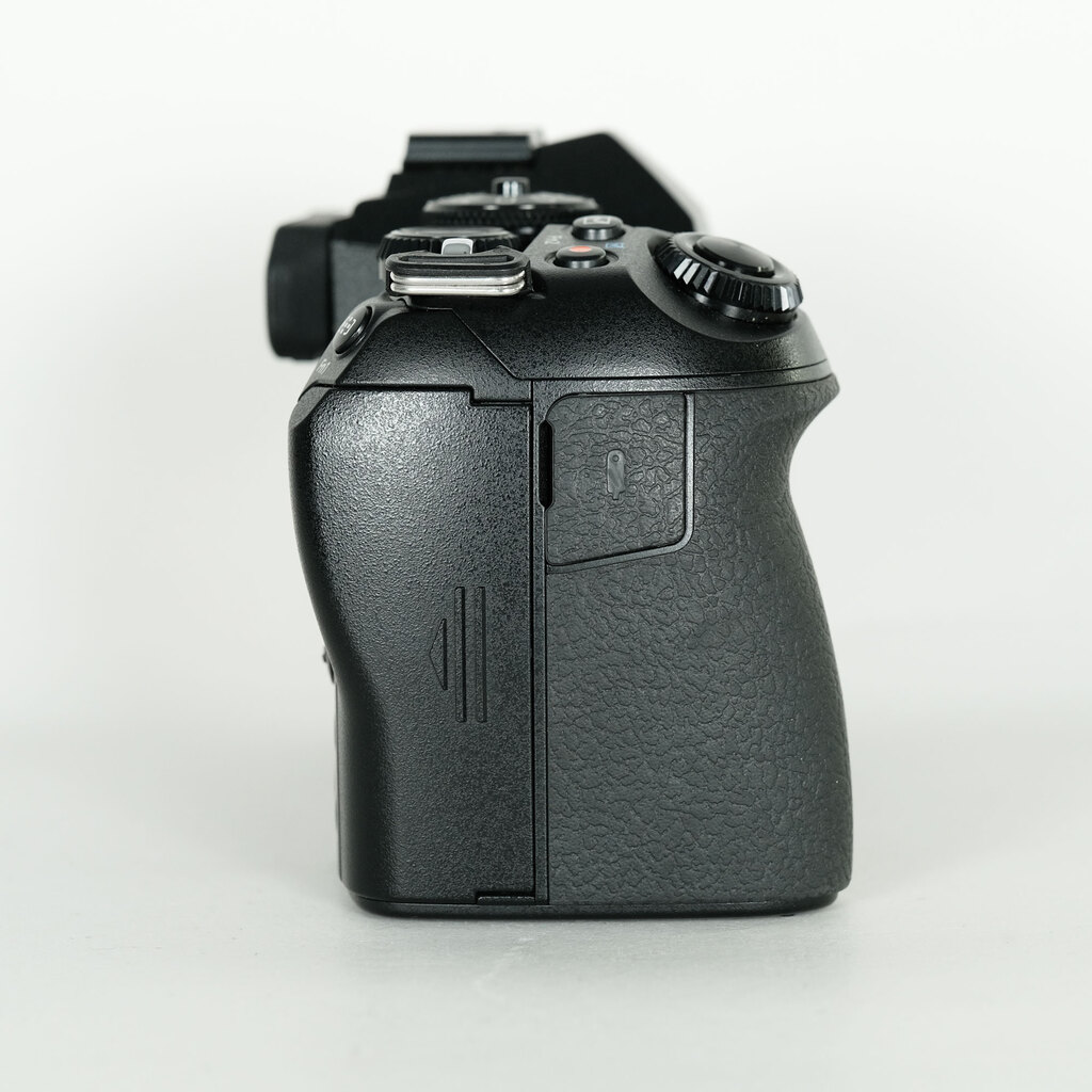 OLYMPUS OM-D E-M1 Mark II