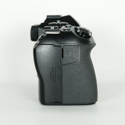 OLYMPUS OM-D E-M1 Mark II