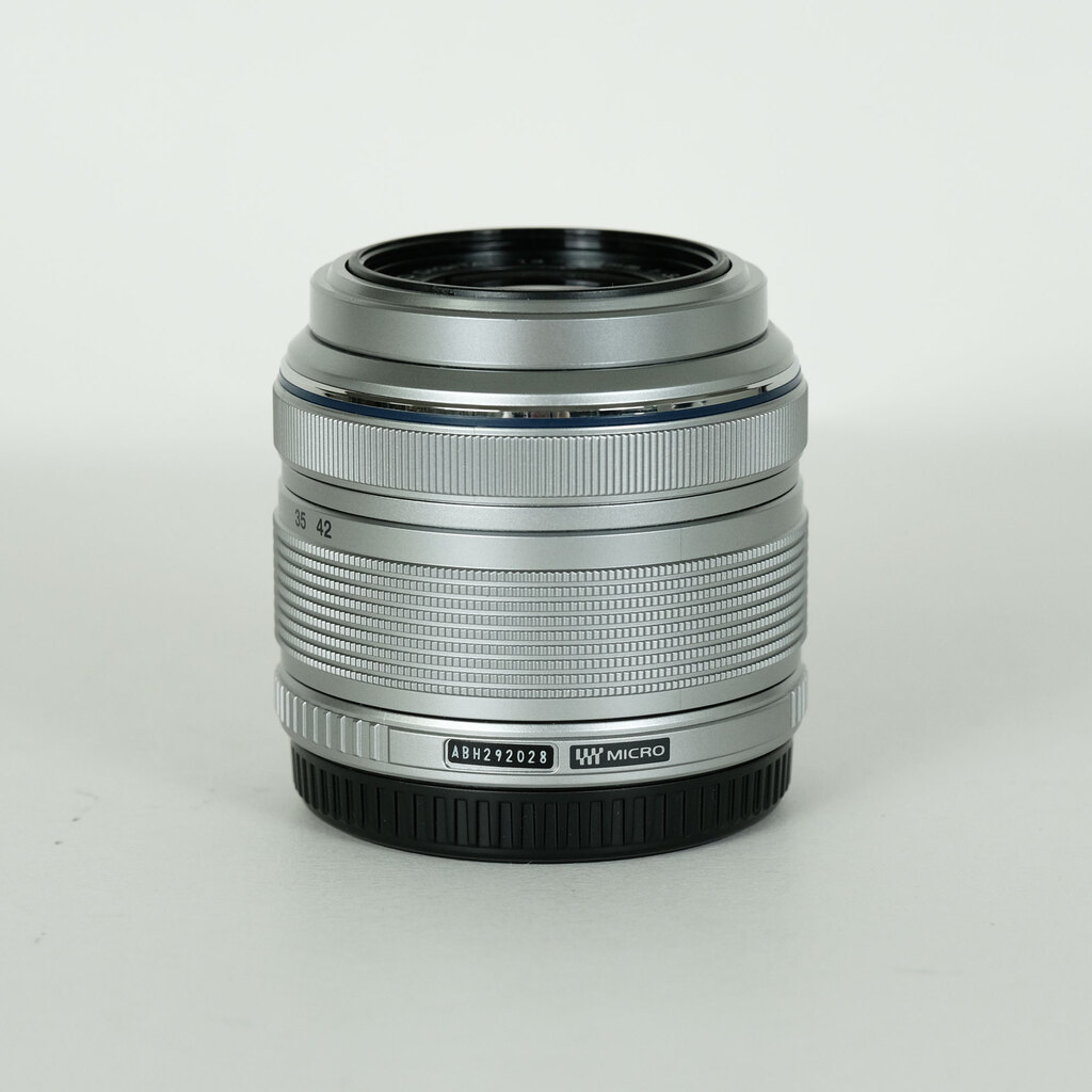 OLYMPUS M.ZUIKO DIGITAL 14-42mm F3.5-5.6IIR シルバー