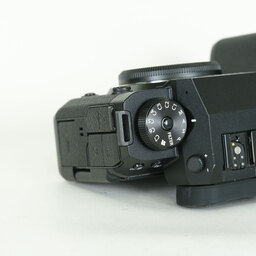 FUJIFILM X-H2