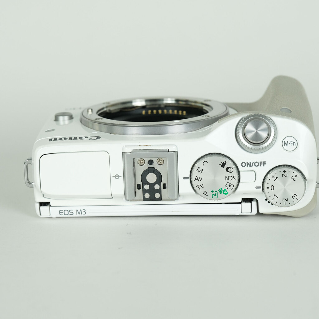 Canon EOS M3 ボディ ホワイトの出品 | ONE SCENE（ワンシーン）