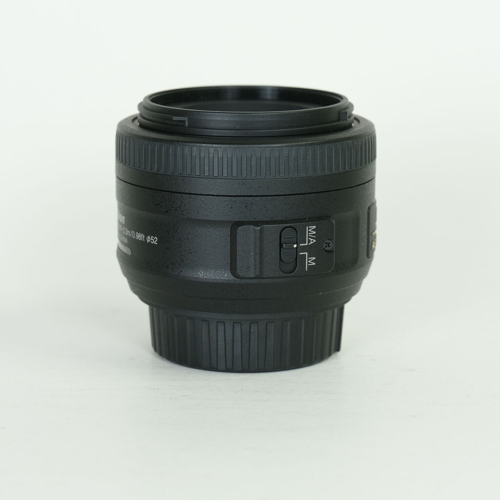 Nikon AF-S DX NIKKOR 35mm f/1.8G Nikon AF-S DX NIKKOR 35mm f/1.8G
