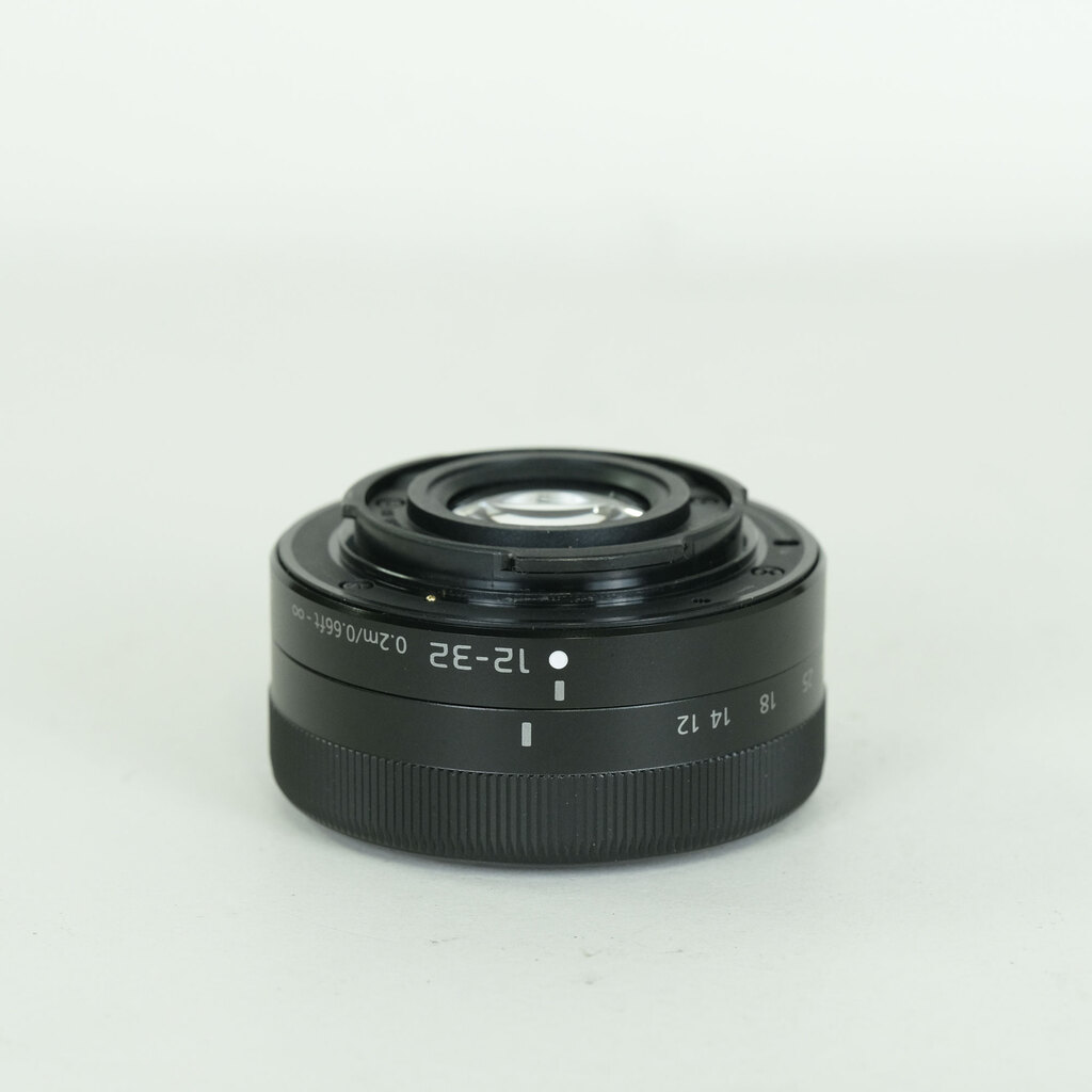Panasonic LUMIX G VARIO 12-32mm / F3.5-5.6 ASPH. / MEGA O.I.S. Panasonic LUMIX G VARIO 12-32mm / F3.5-5.6 ASPH. / MEGA O.I.S.