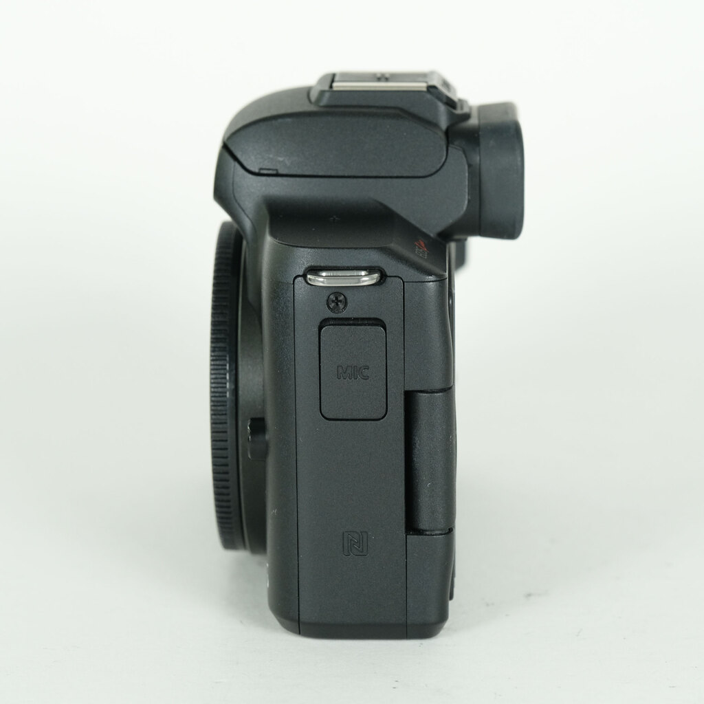 Canon EOS Kiss M [�{�f�B �u���b�N]
