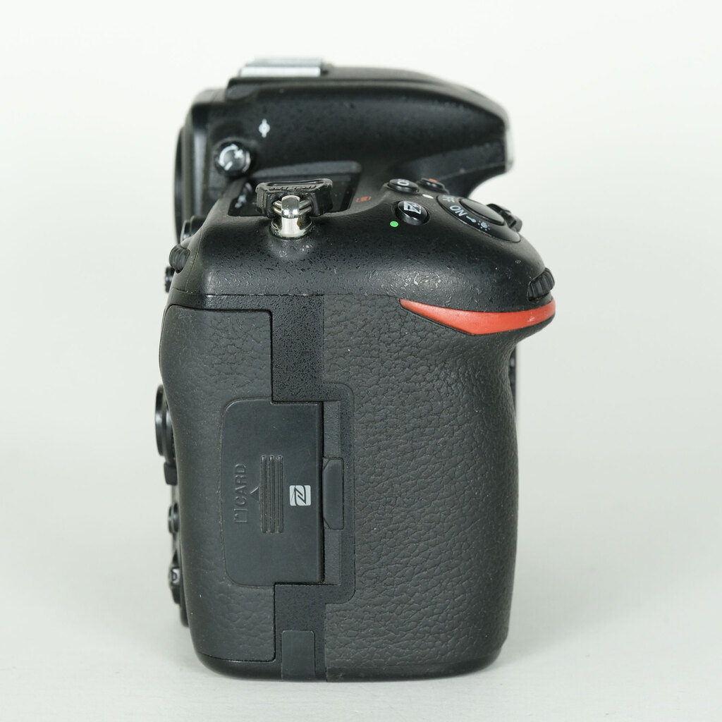 Nikon D500 [�{�f�B]