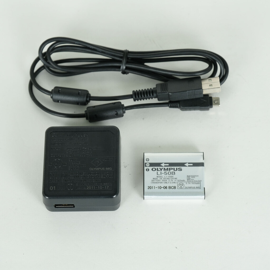 OLYMPUS XZ-1 チタニウムシルバー プレミアムキットの出品 | ONE SCENE