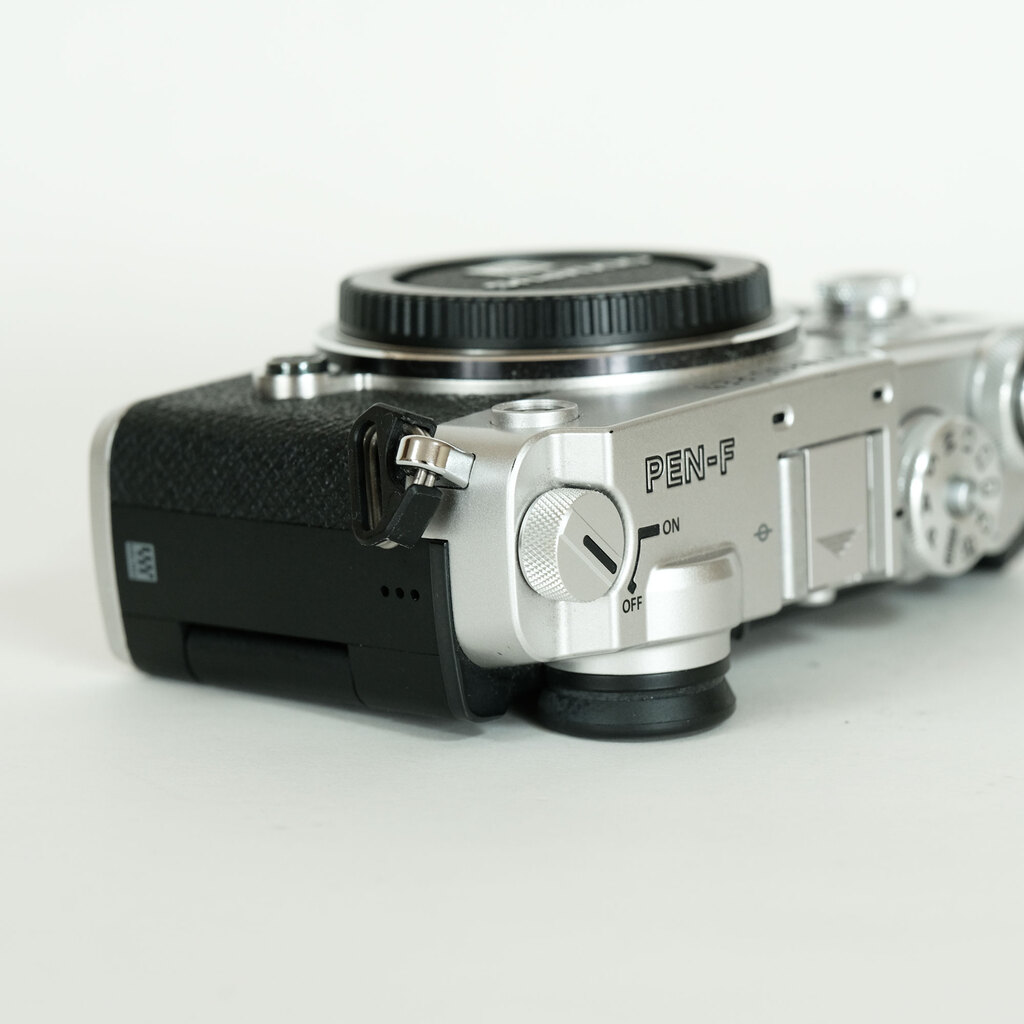 OLYMPUS PEN-F