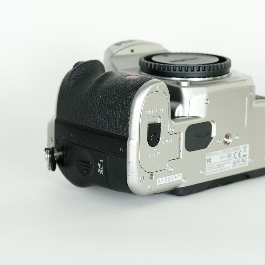 PENTAX K-1 Limited Silver〔バッテリーグリップ D-BG6 /バッテリー×2 / メタルホットシュー付属〕