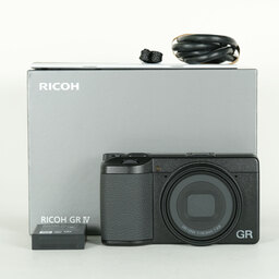 RICOH GR IV